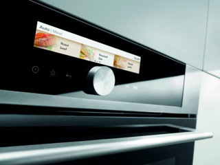 Панель управления с цветным дисплеем ProCook в духовках из серии Gorenje Plus