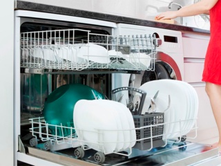 Демонтаж встраиваемой посудомоечной машины